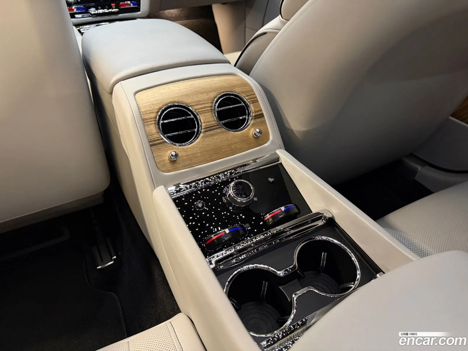 Rolls-Royce Spectre 2024 — 17