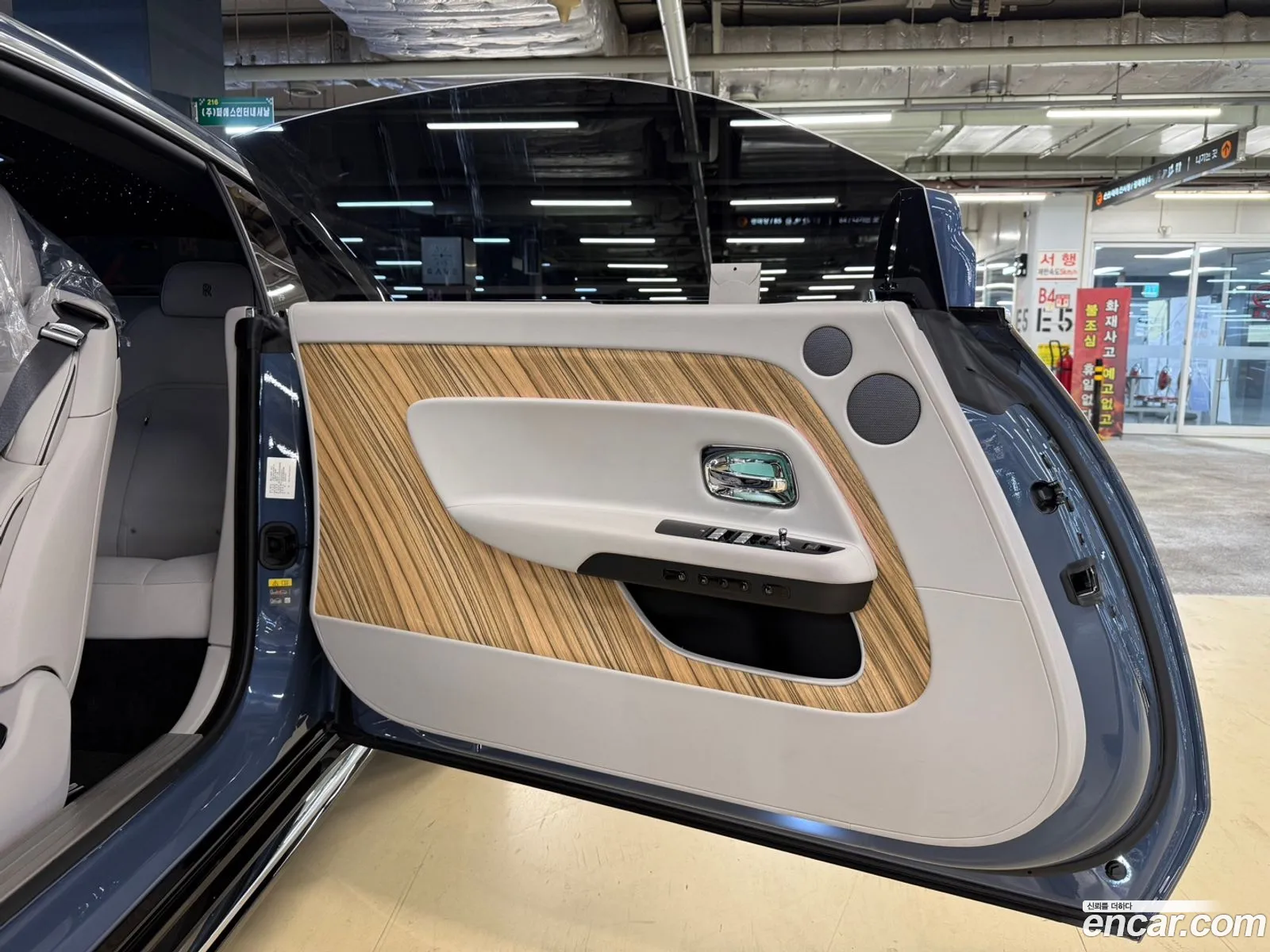 Rolls-Royce Spectre 2024 — 16