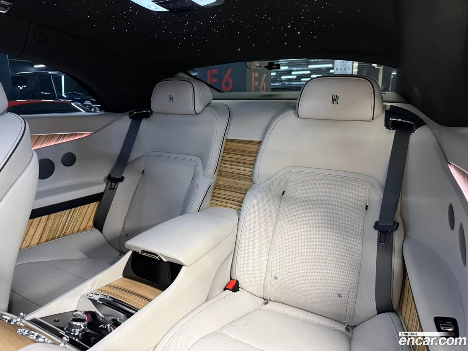 Rolls-Royce Spectre 2024 — 18