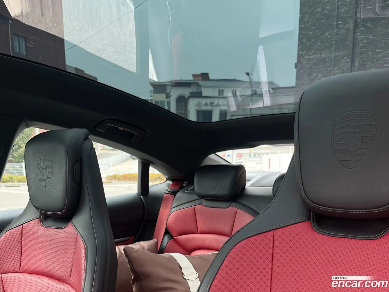 Porsche Taycan 2025 — 12