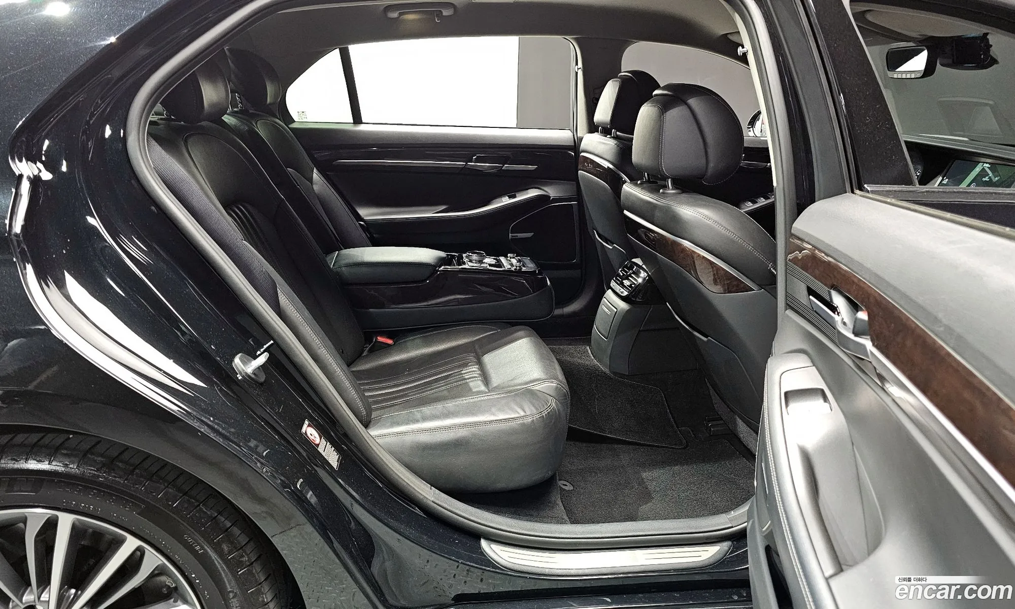Genesis EQ900 2016 — 19