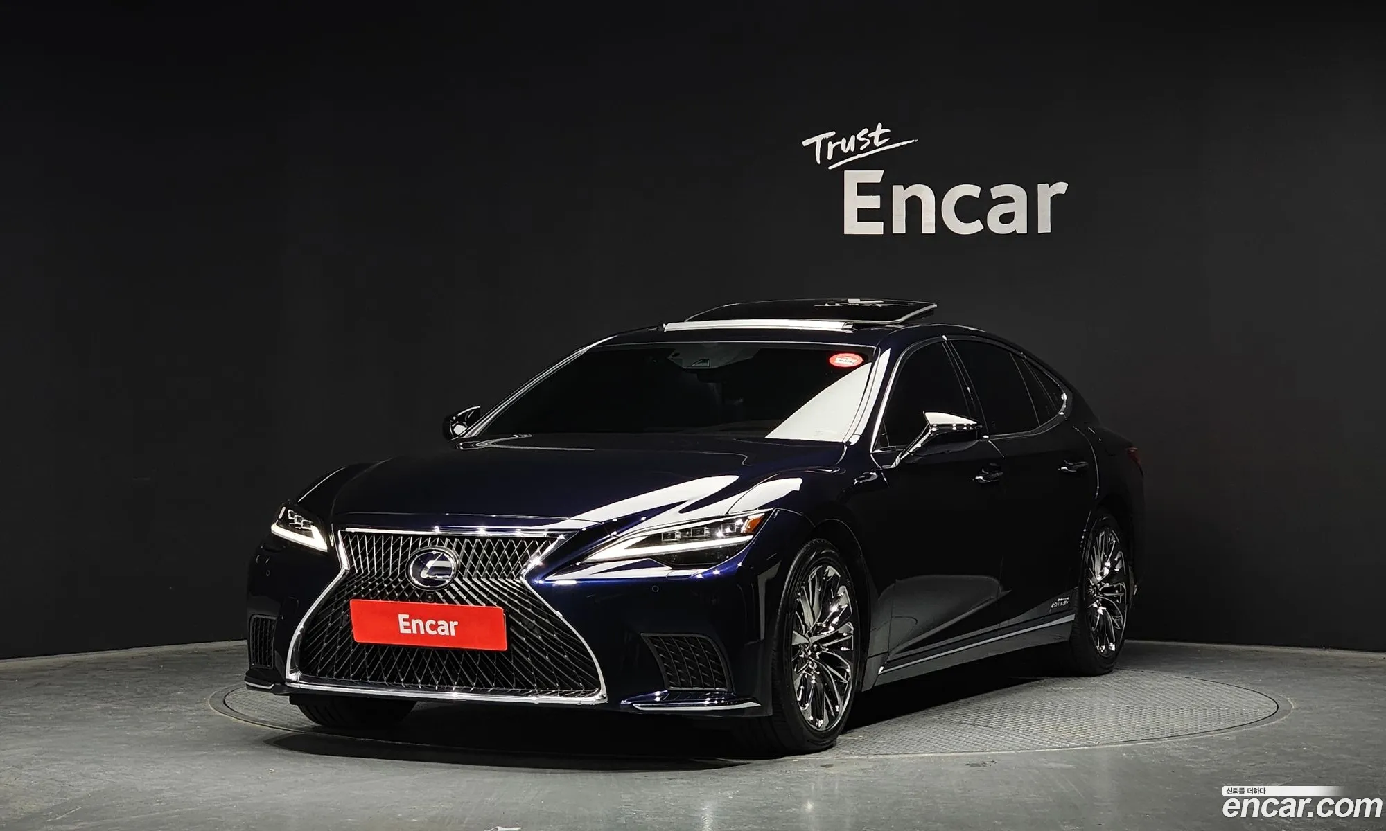 Lexus LS500h 2022 — 16
