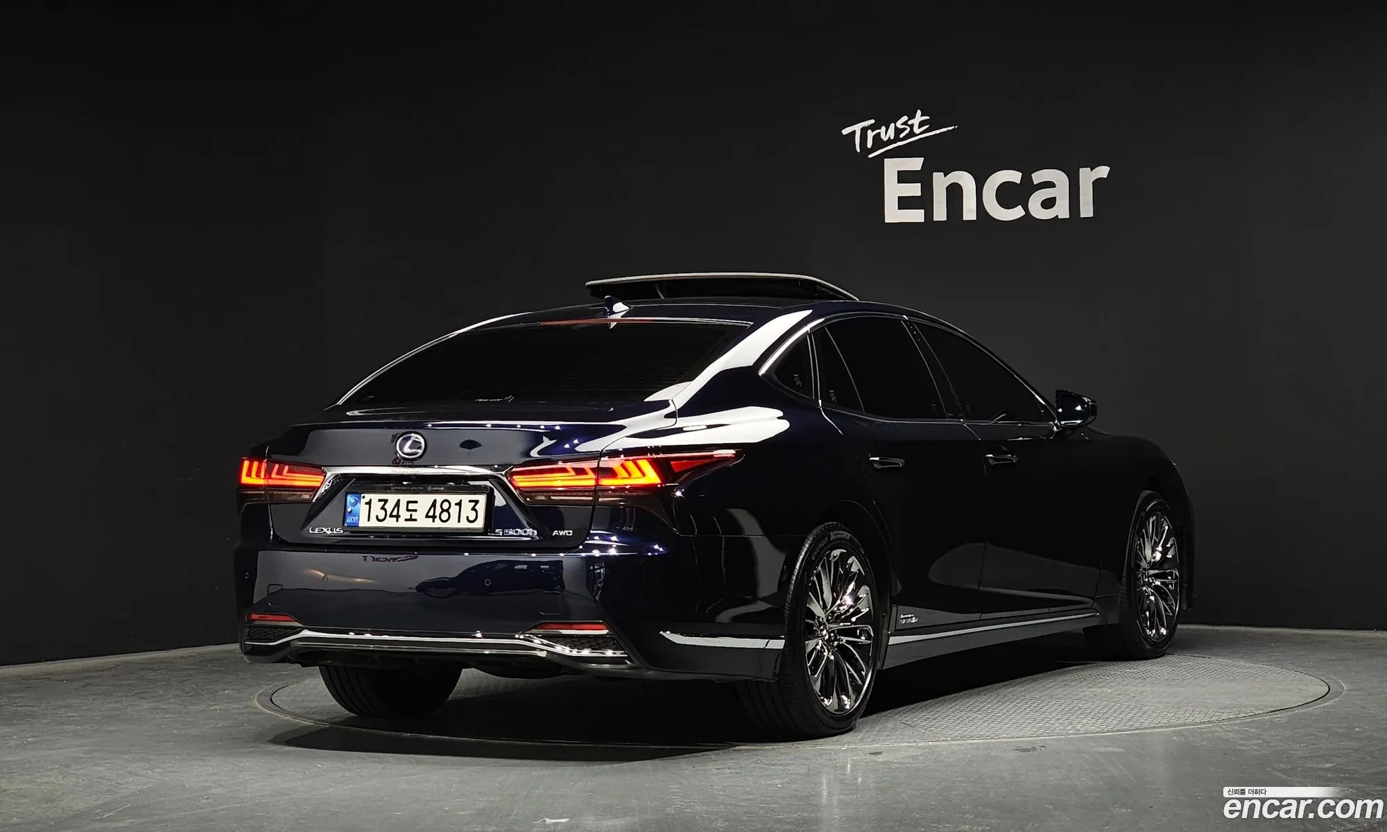 Lexus LS500h 2022 — 19