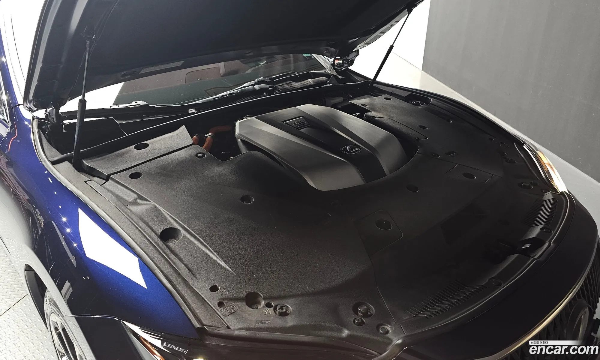 Lexus LS500h 2022 — 12
