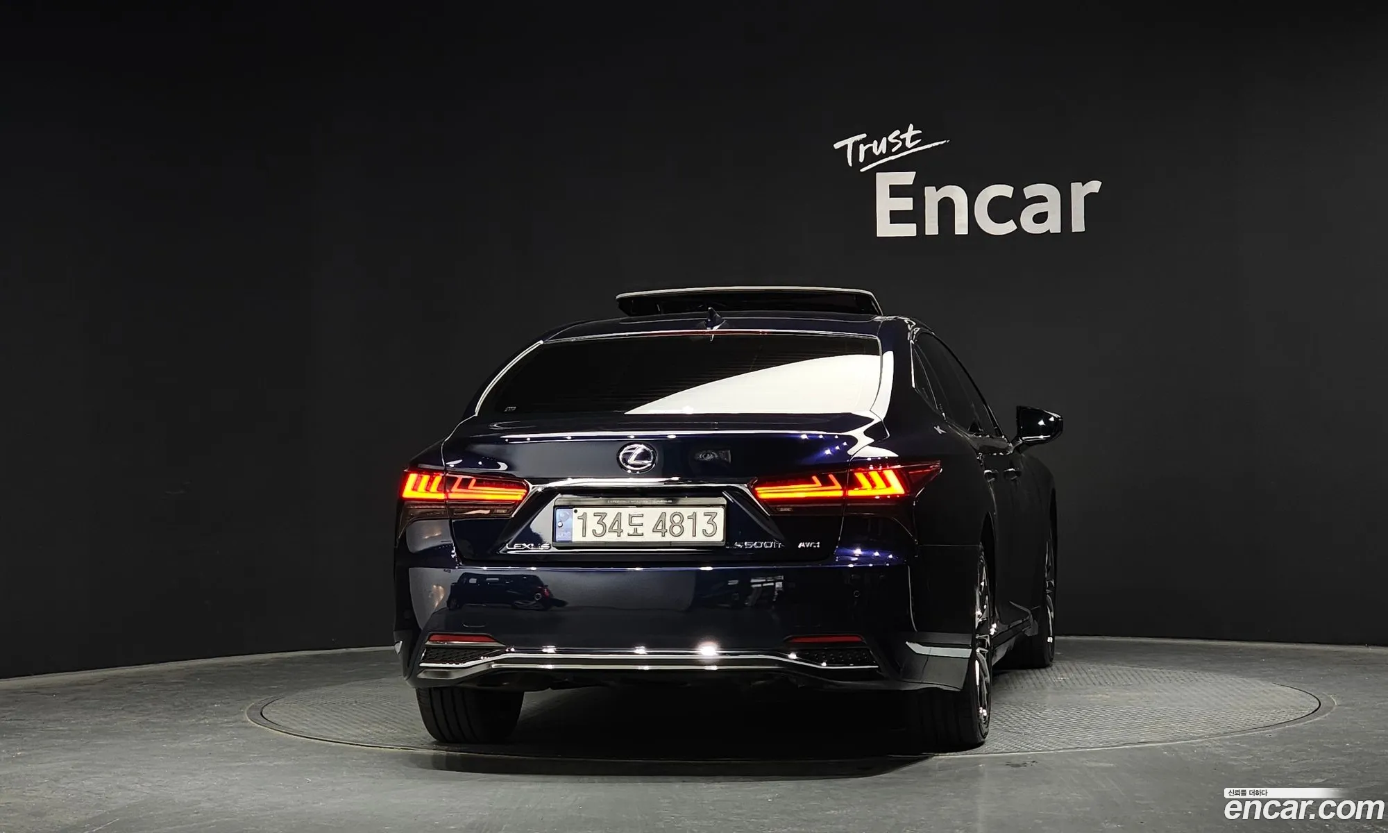 Lexus LS500h 2022 — 10