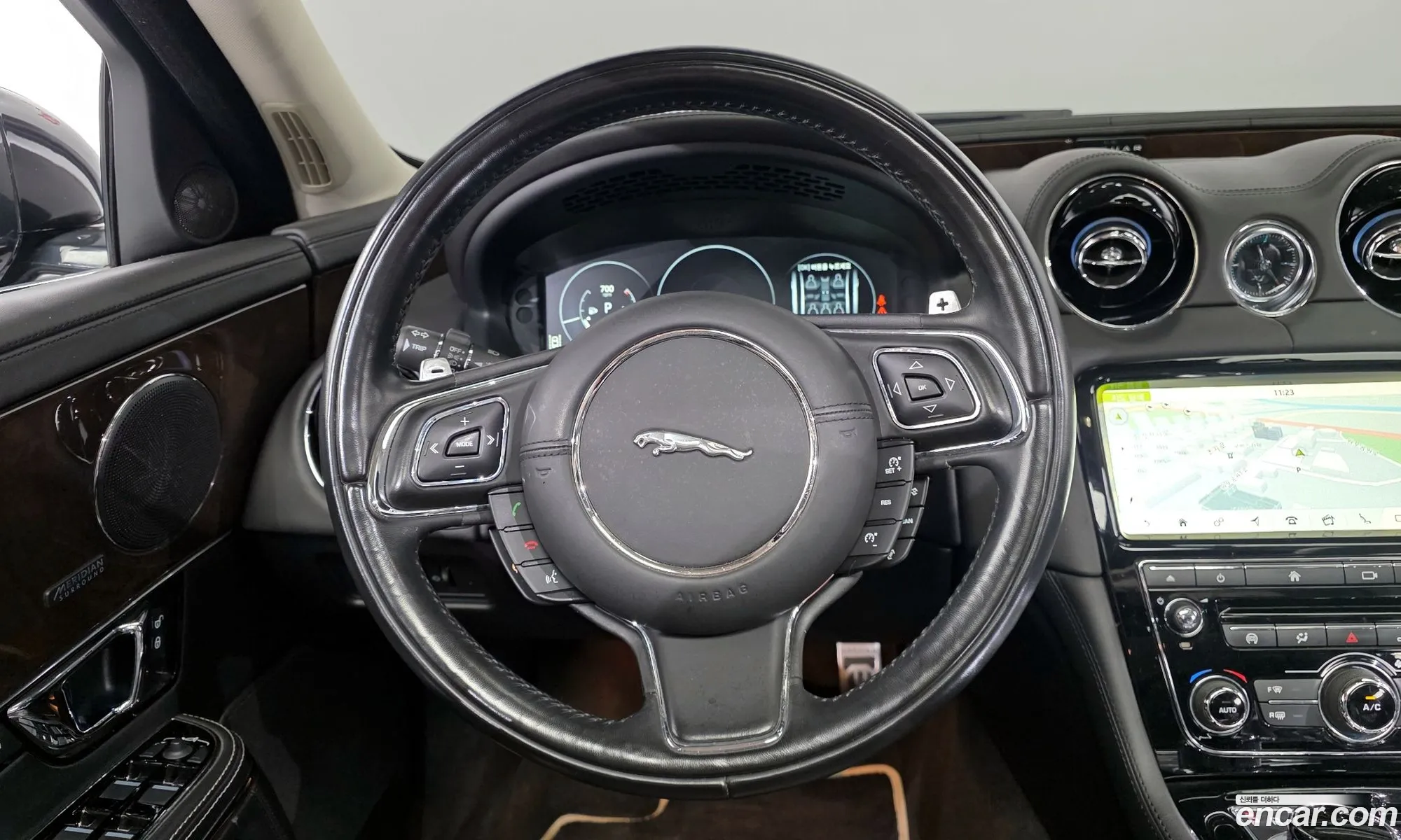 Jaguar XJ 2019 — 16