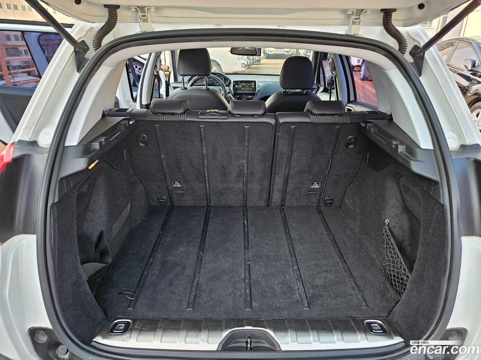 Peugeot 2008 2015 — 17