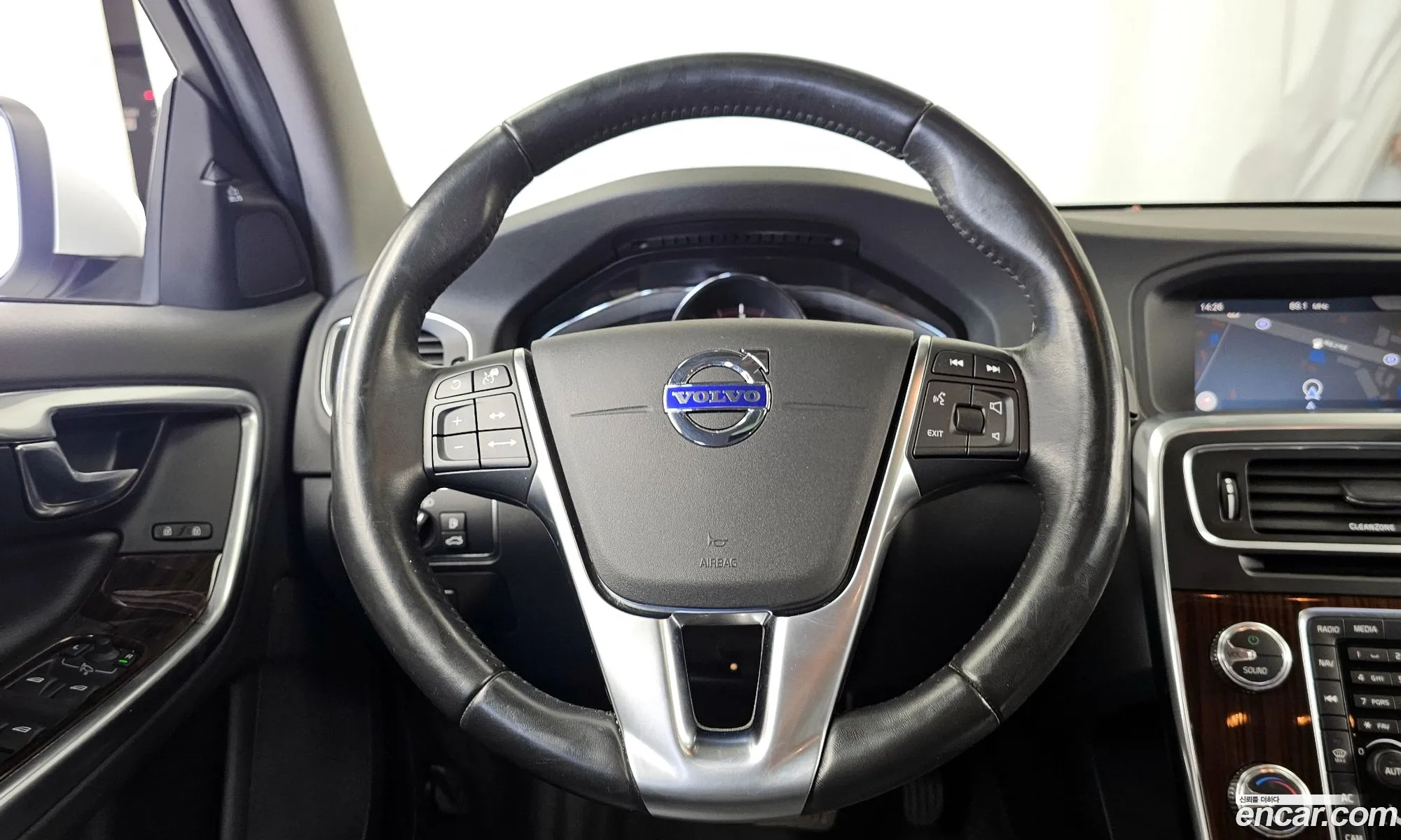 Volvo S60 2018 YV1FS79B0J2463427 — 18