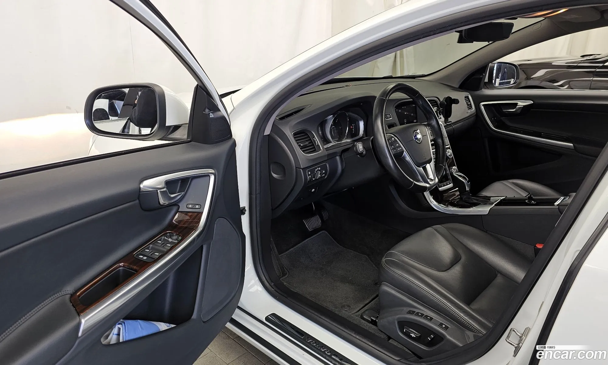 Volvo S60 2018 YV1FS79B0J2463427 — 17