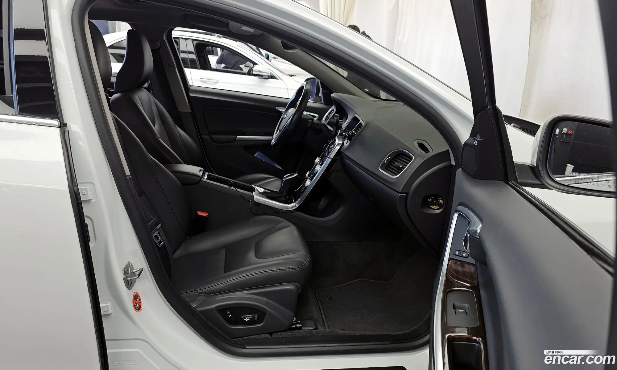 Volvo S60 2018 YV1FS79B0J2463427 — 6