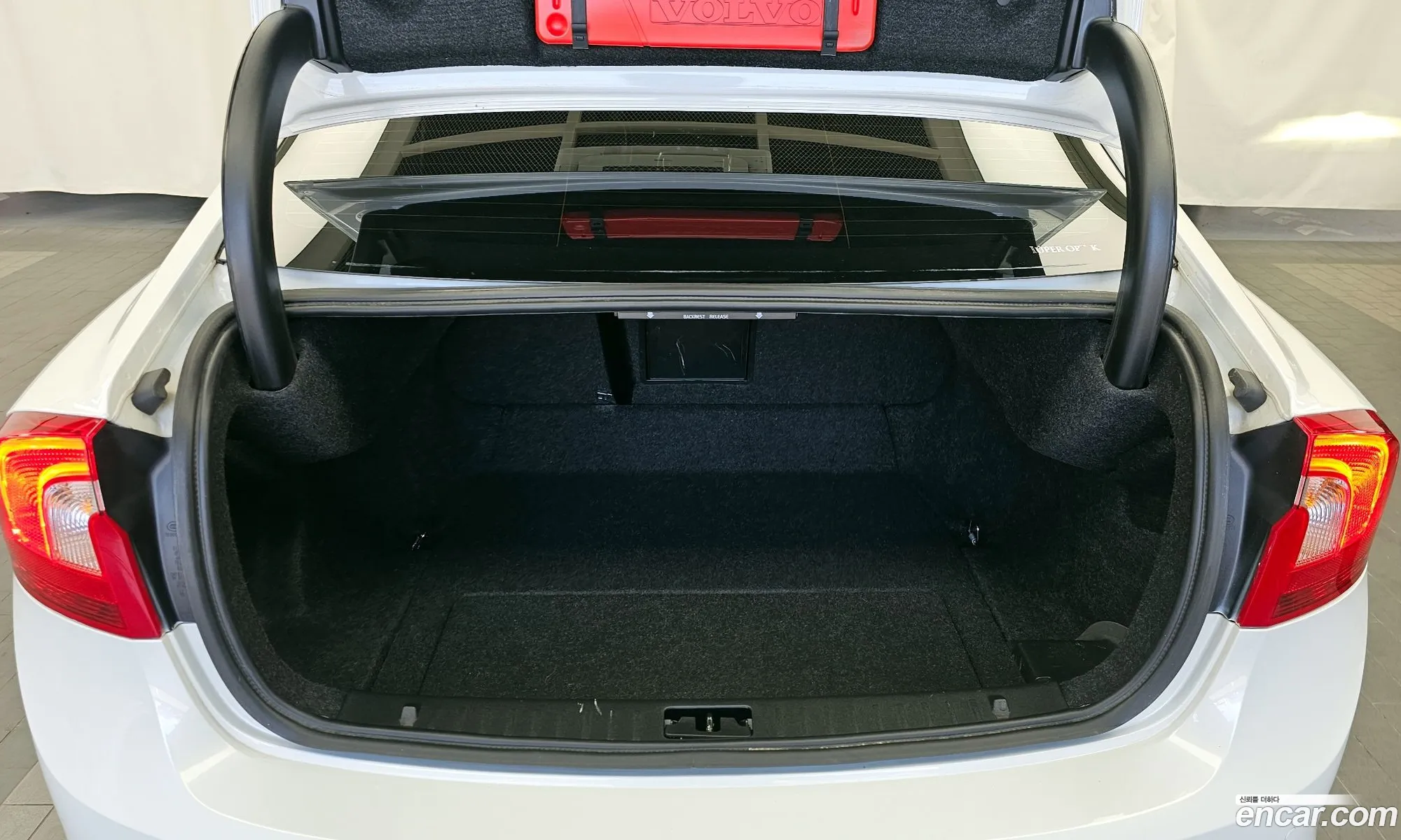 Volvo S60 2018 YV1FS79B0J2463427 — 10
