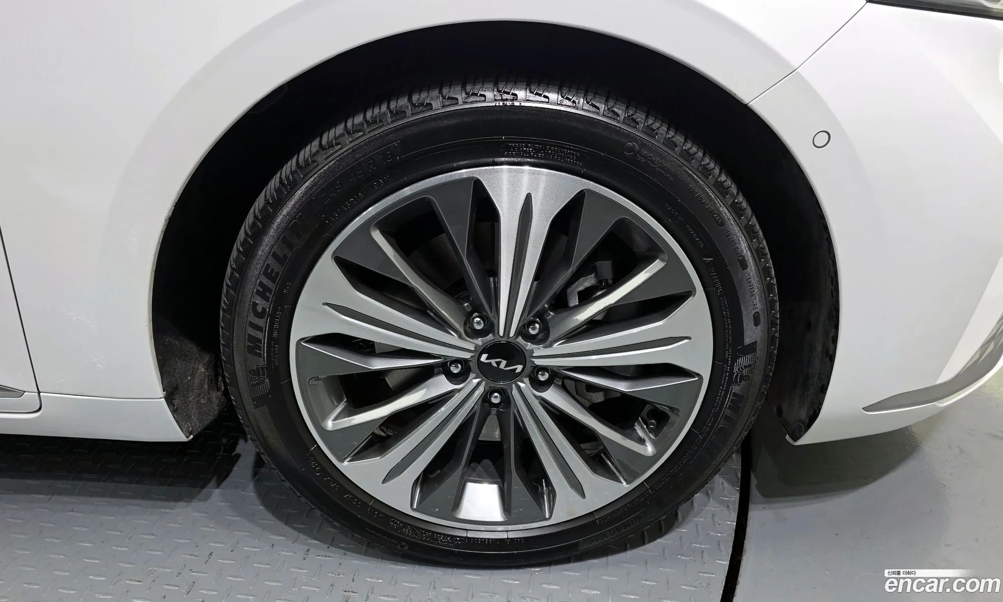 Kia K8 2021 — 17