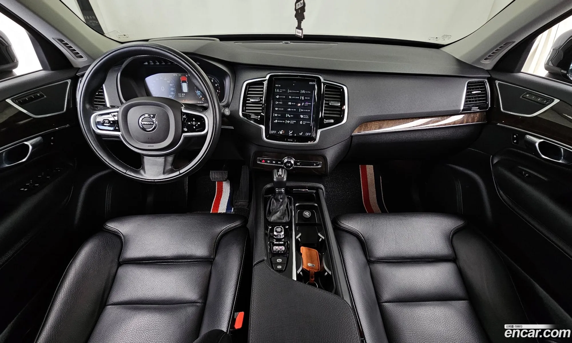 Volvo XC90 2018 — 19
