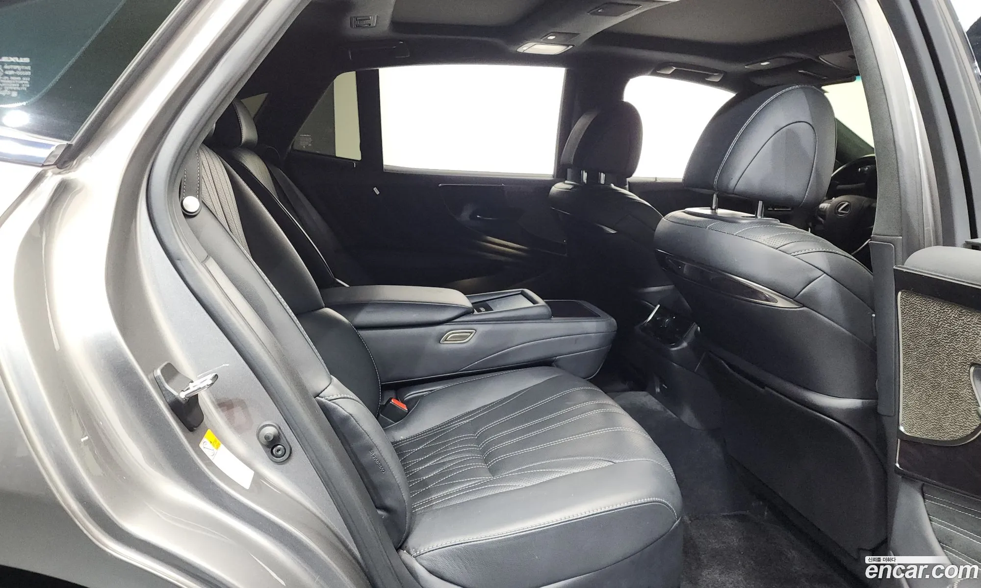 Lexus LS500 2022 JTHG5LGF1N5010105 — 3