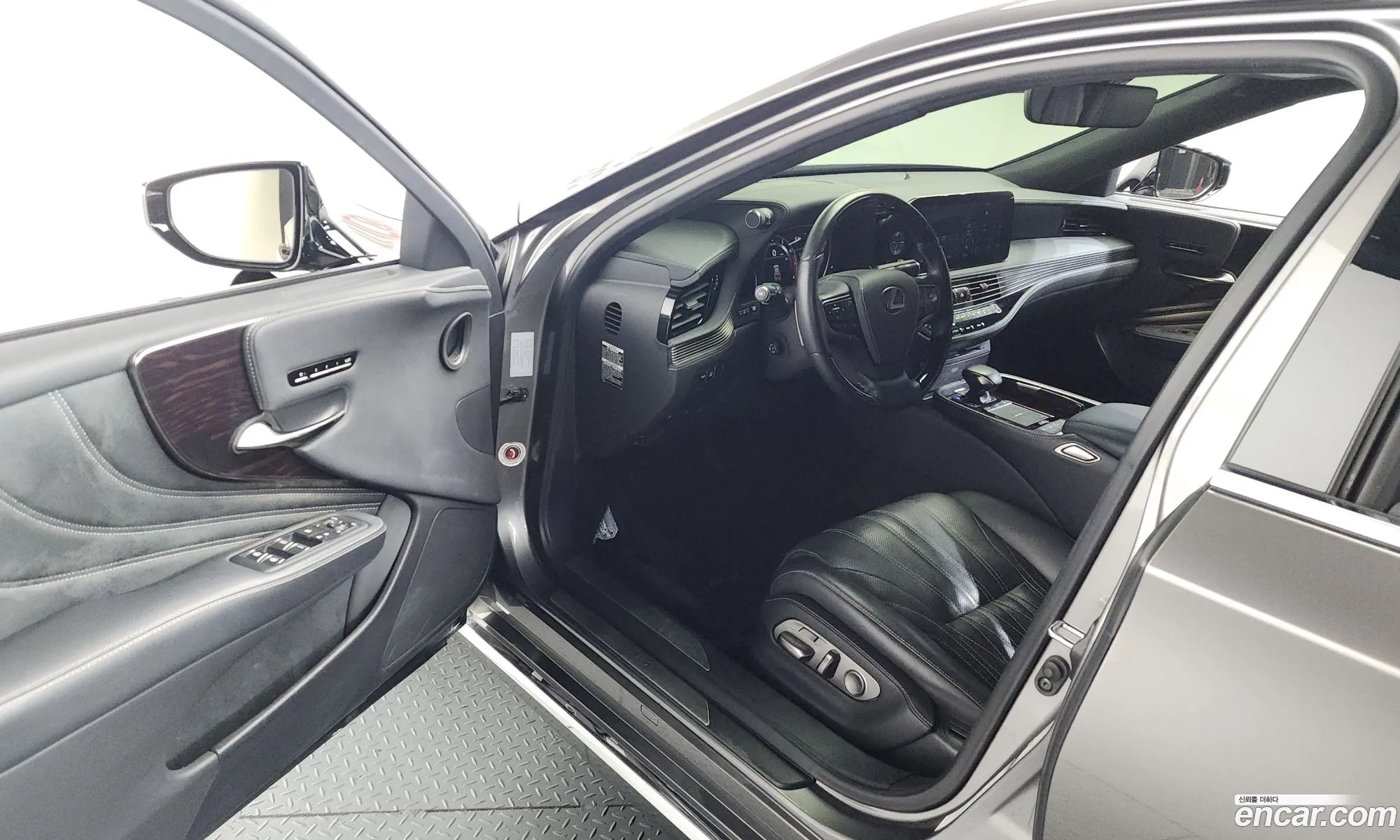 Lexus LS500 2022 JTHG5LGF1N5010105 — 13