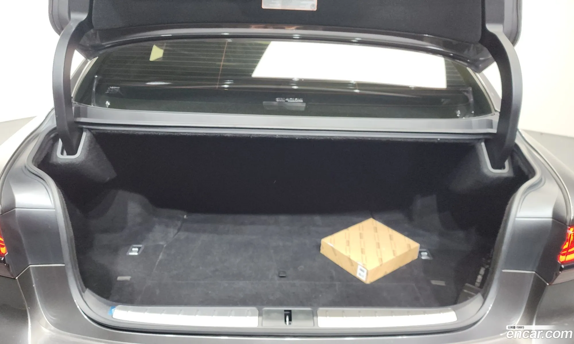 Lexus LS500 2022 JTHG5LGF1N5010105 — 19