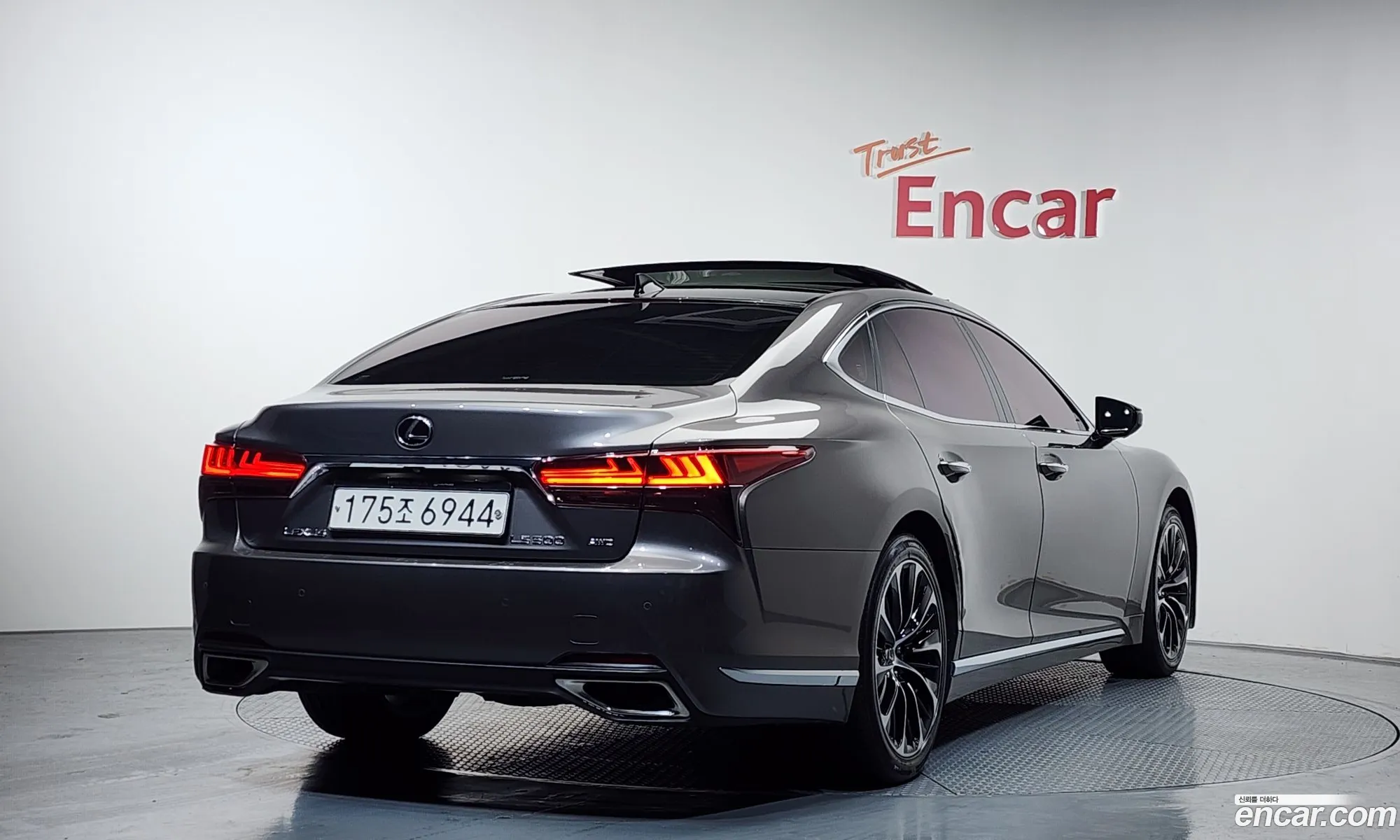 Lexus LS500 2022 JTHG5LGF1N5010105 — 12