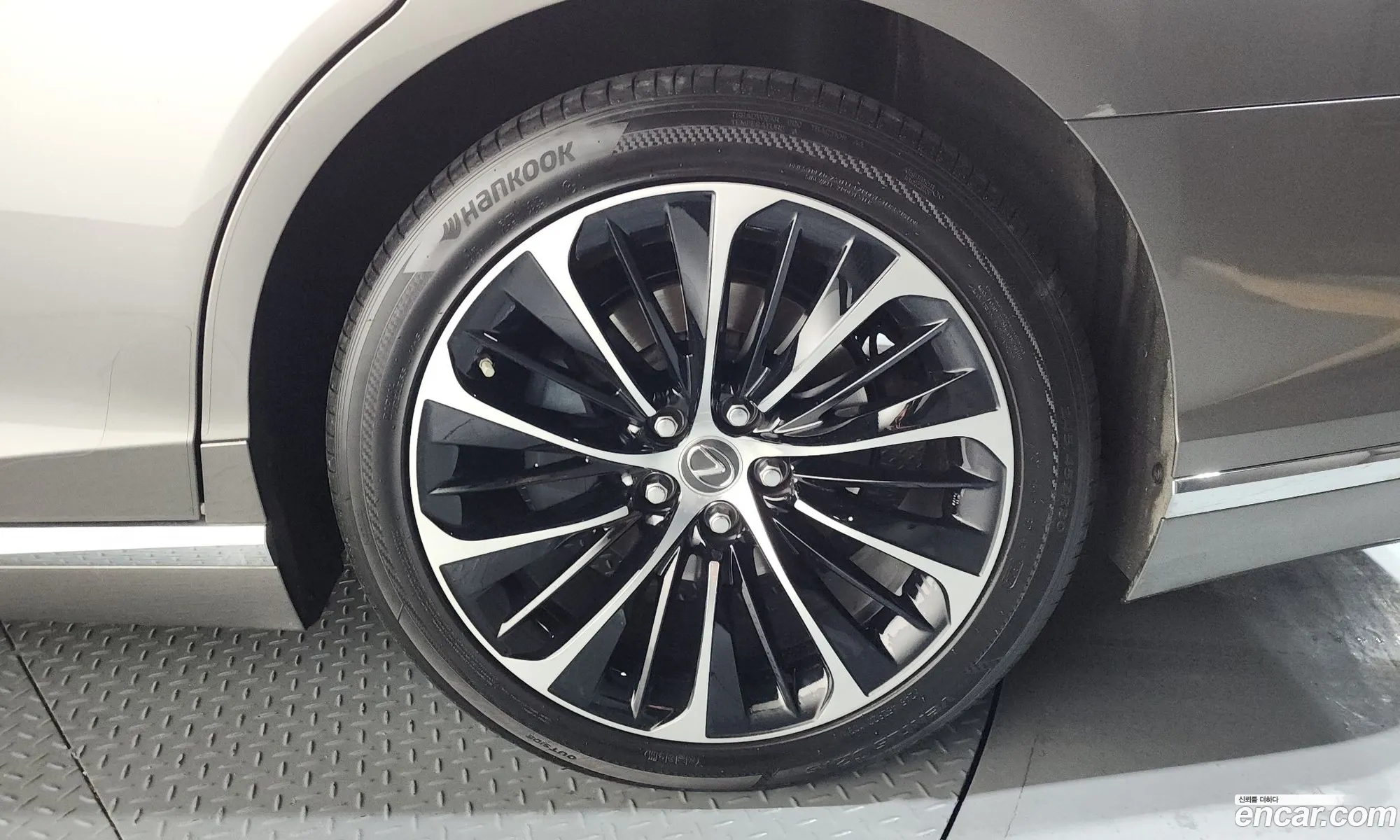 Lexus LS500 2022 JTHG5LGF1N5010105 — 6
