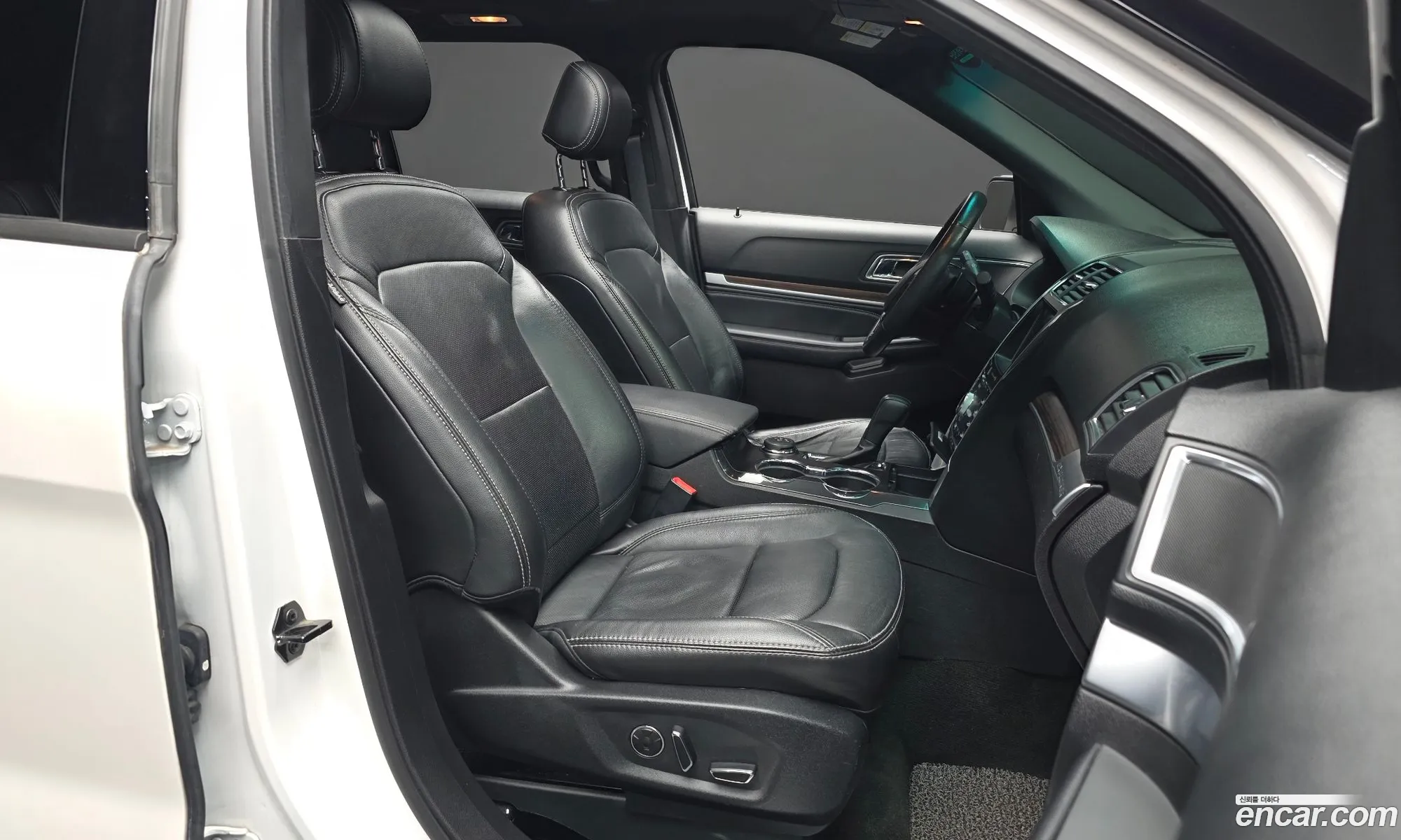 Ford Explorer 2017 1FM5K8FH2HGB36334 — 8