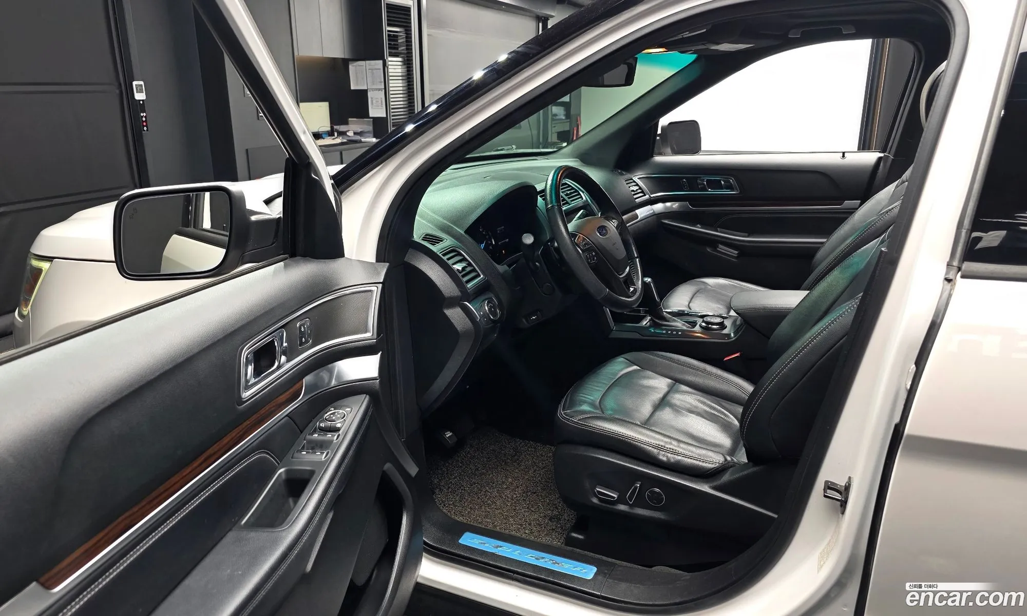 Ford Explorer 2017 1FM5K8FH2HGB36334 — 12