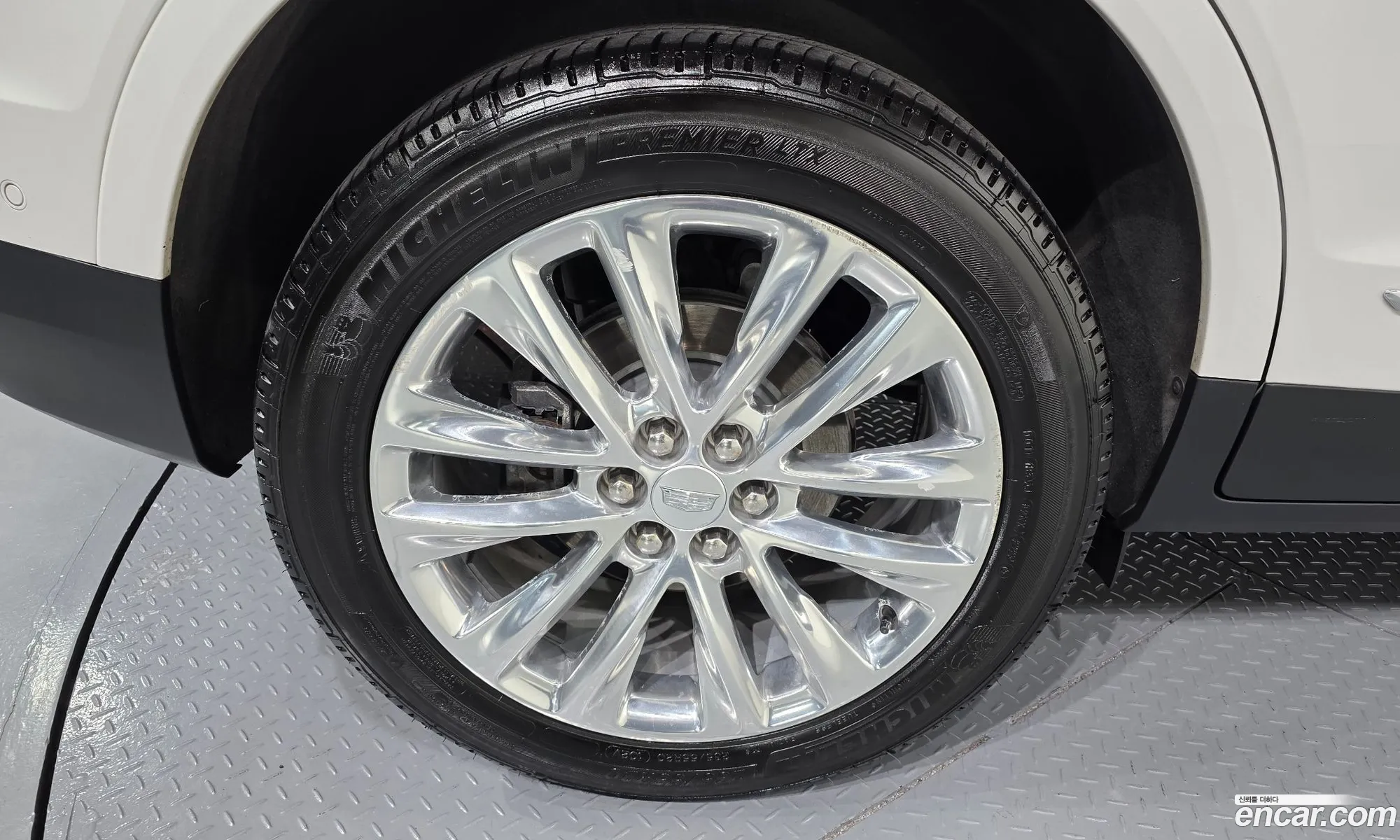 Cadillac XT5 2019 — 16