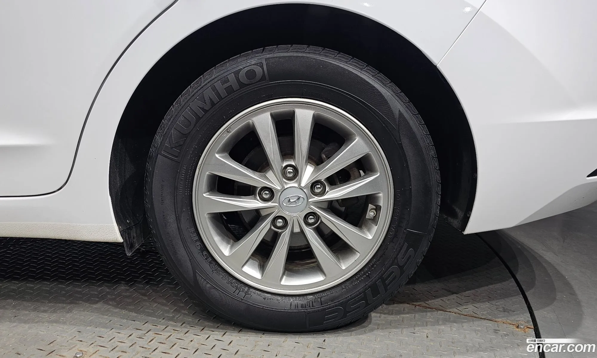 Hyundai Elantra AD 2019 — 13