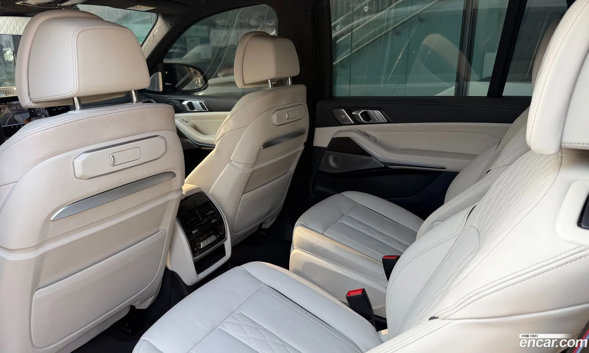 BMW X7 2023 — 7