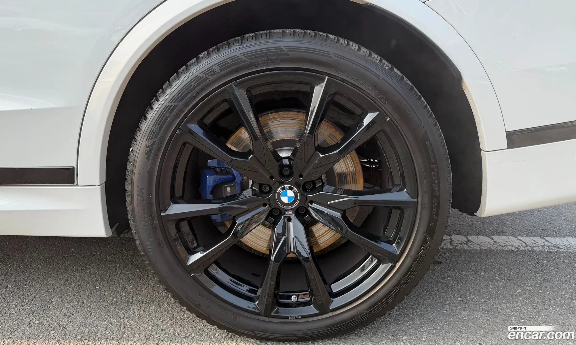 BMW X7 2023 — 18