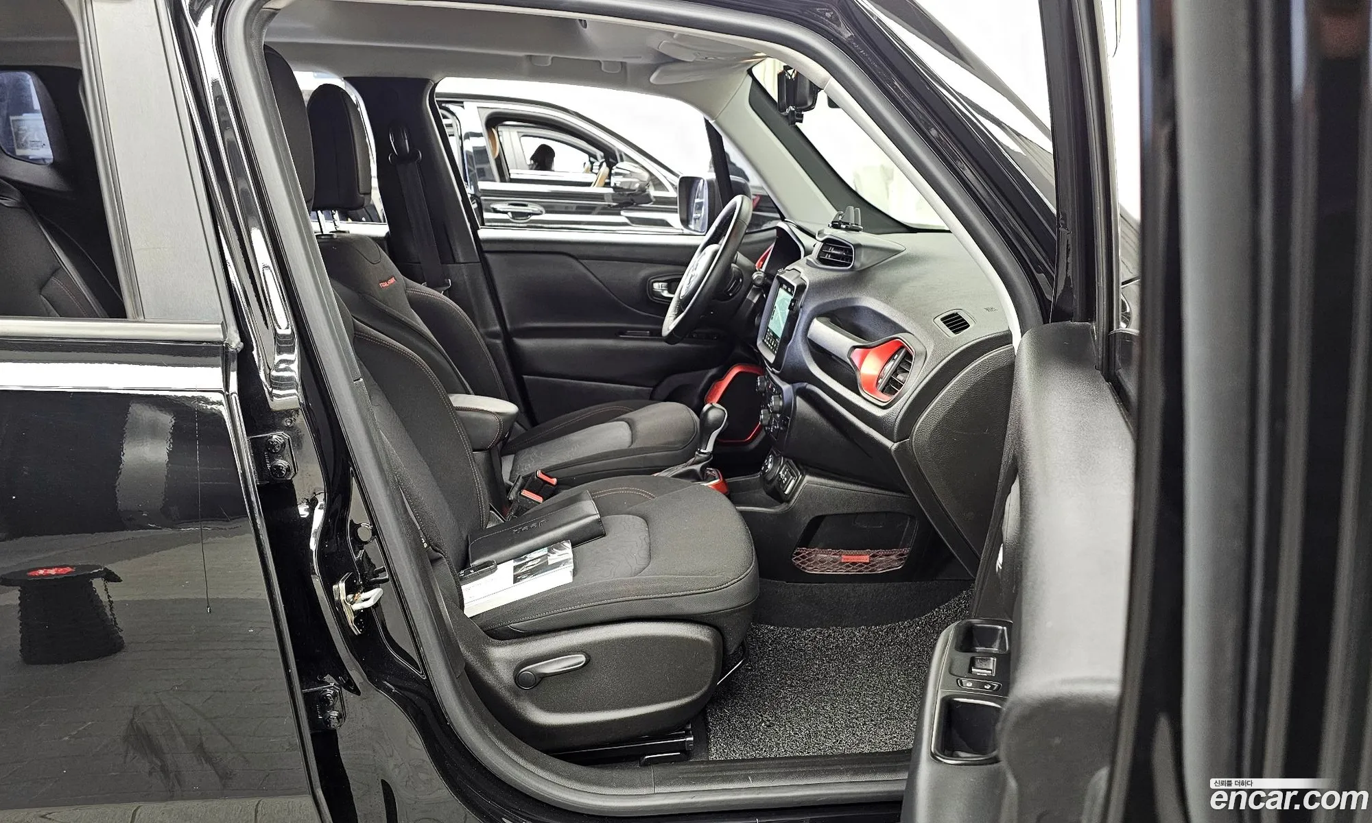 Jeep Renegade 2018 1C4BU0000JPH00140 — 4