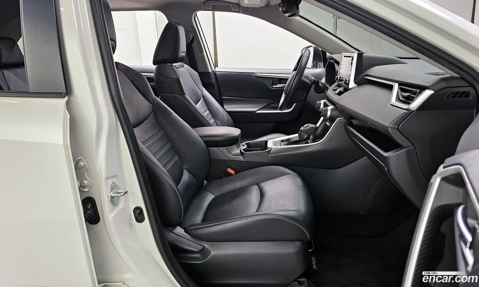 Toyota RAV4 2019 JTMW1RFV3KD024416 — 9