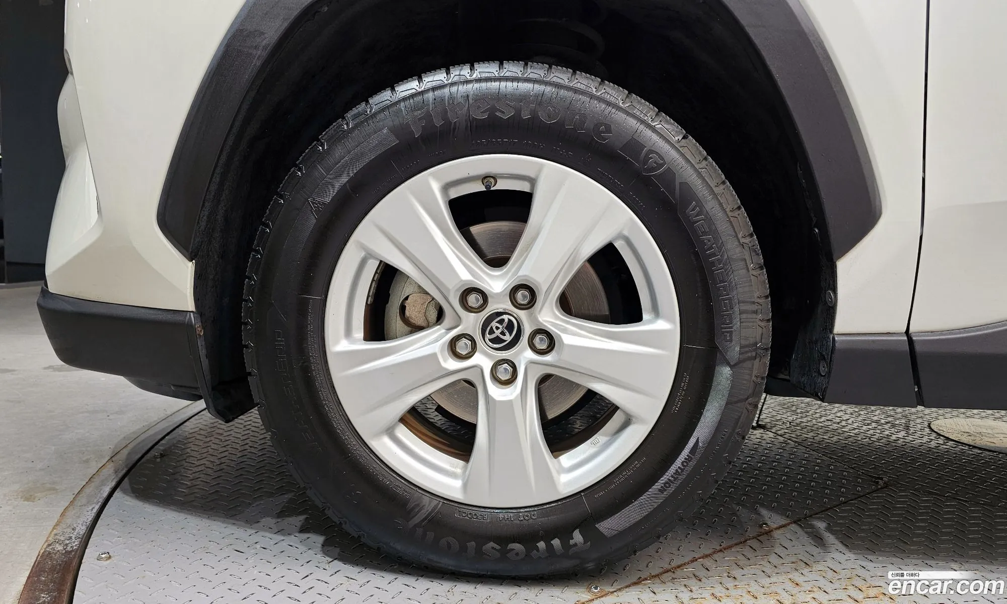 Toyota RAV4 2019 JTMW1RFV3KD024416 — 13