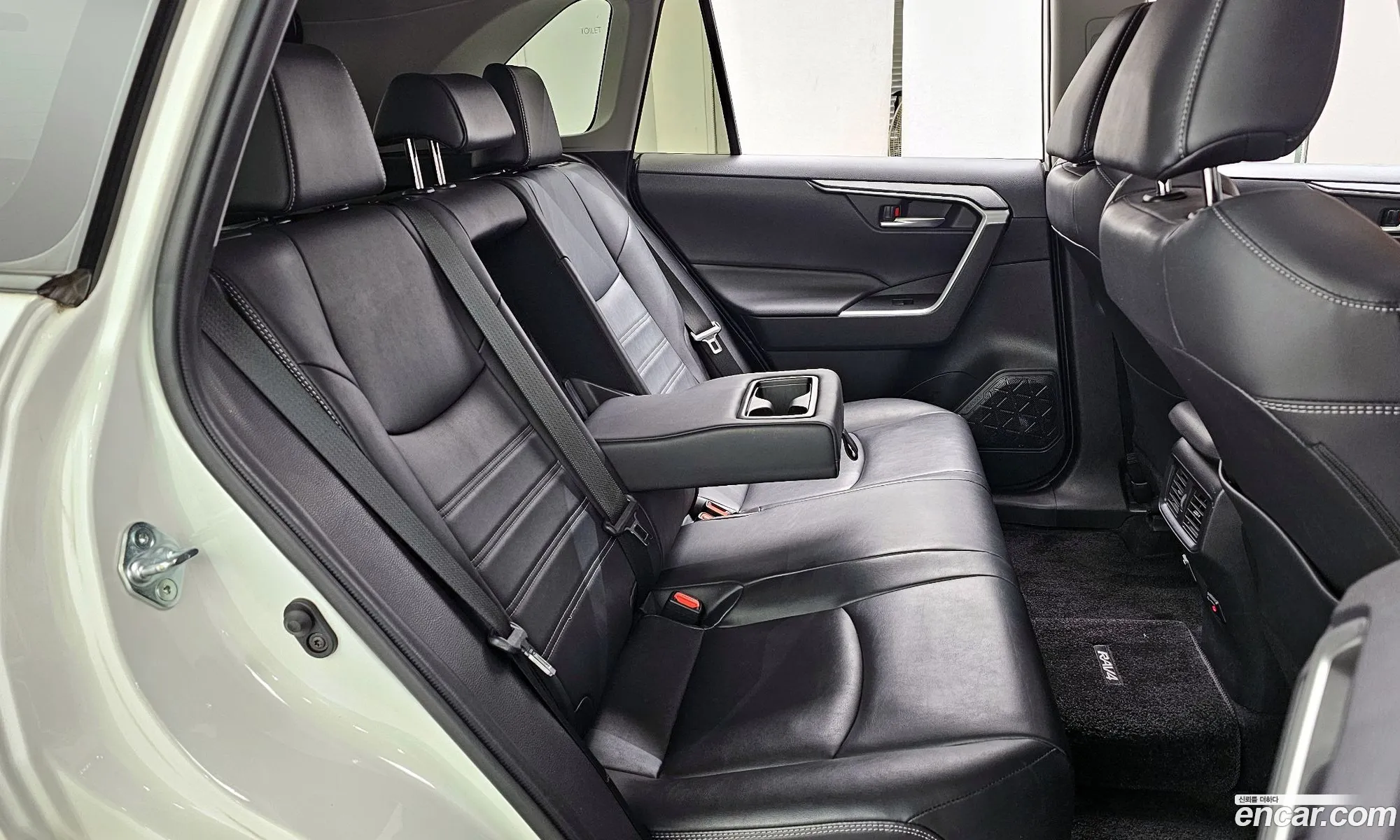 Toyota RAV4 2019 JTMW1RFV3KD024416 — 18