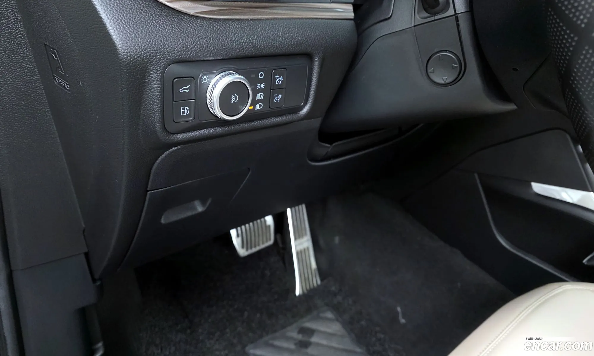 Ford Explorer 6th Gen 2022 1FM5K8FW9NNA01552 — 17