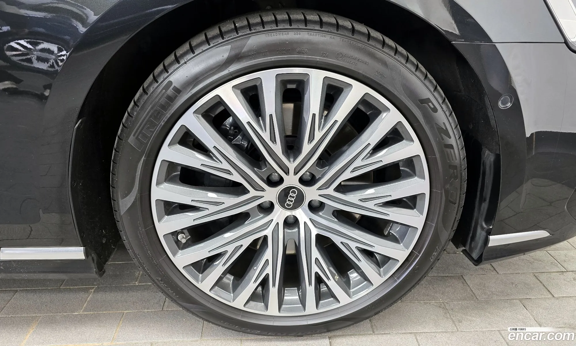 Audi A8 2023 — 17