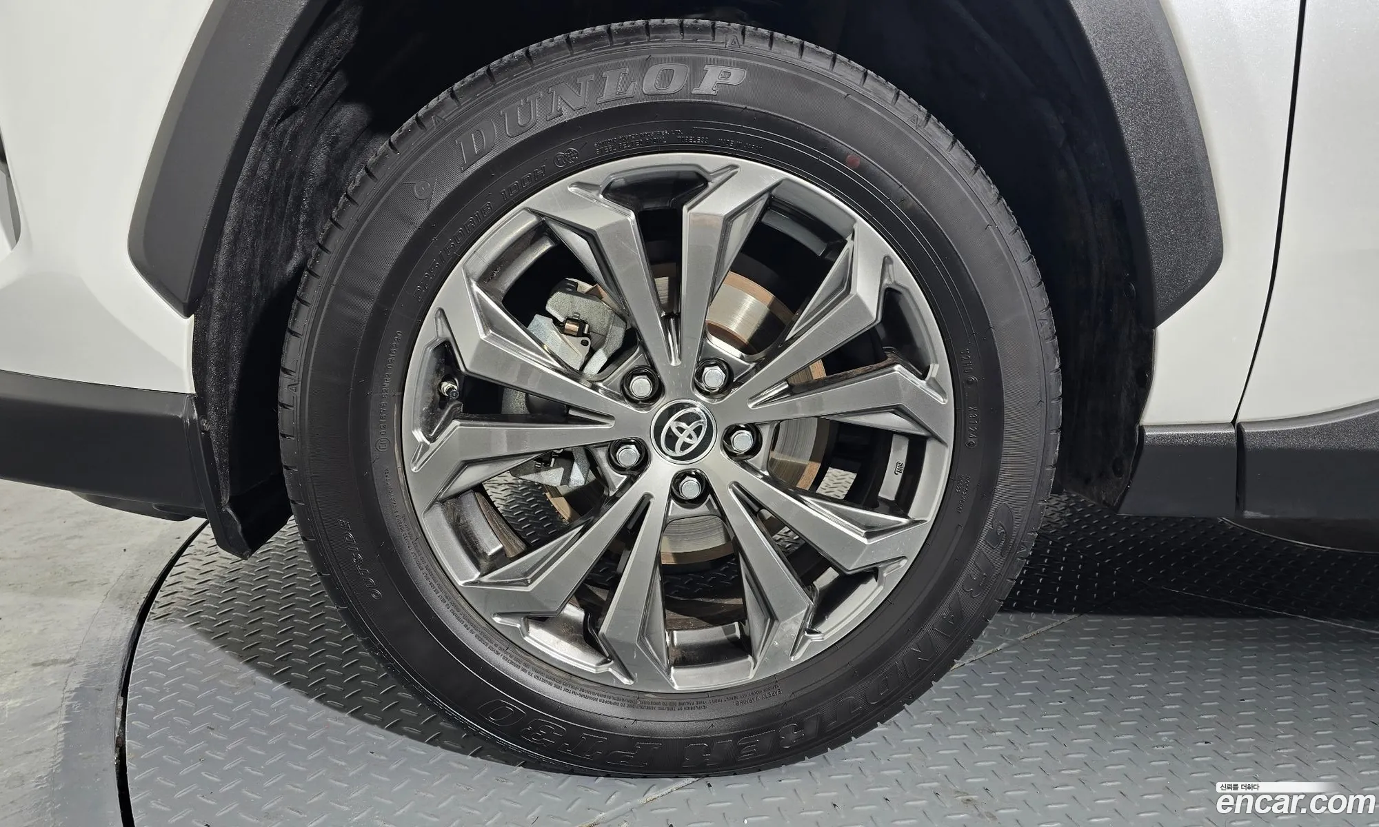 Toyota RAV4 2024 — 18