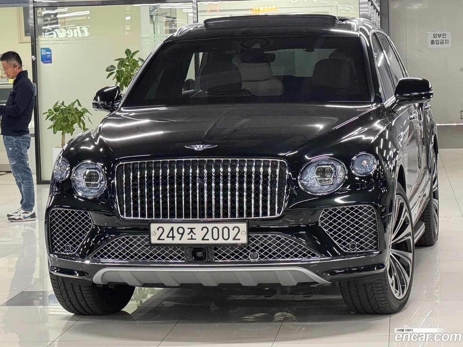 Bentley Bentayga 2024 — 17