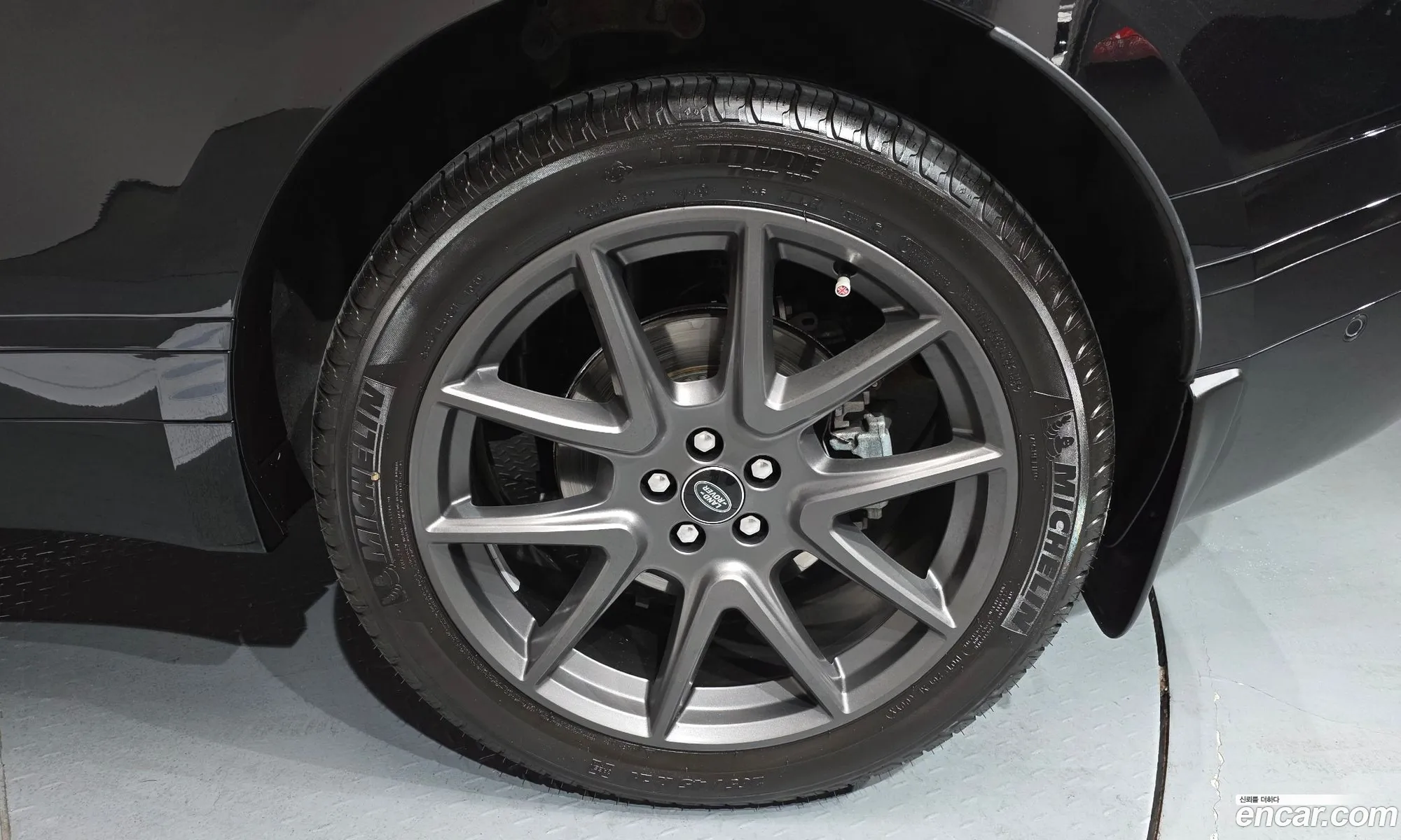 Land Rover Range Rover Velar 2024 SALYA2BU7SA397773 — 19
