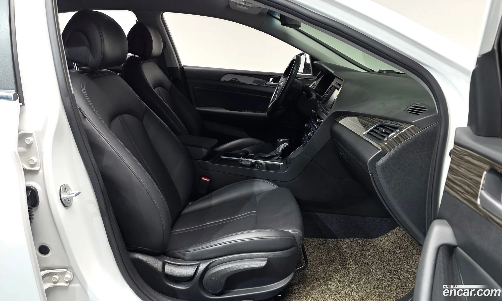 Hyundai LF Sonata 2015 — 14