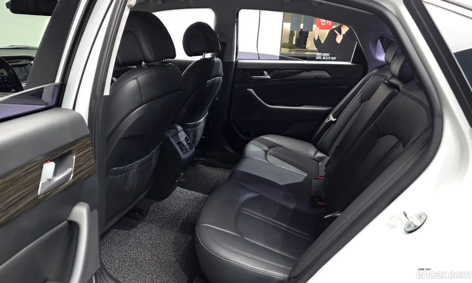 Hyundai LF Sonata 2015 — 17