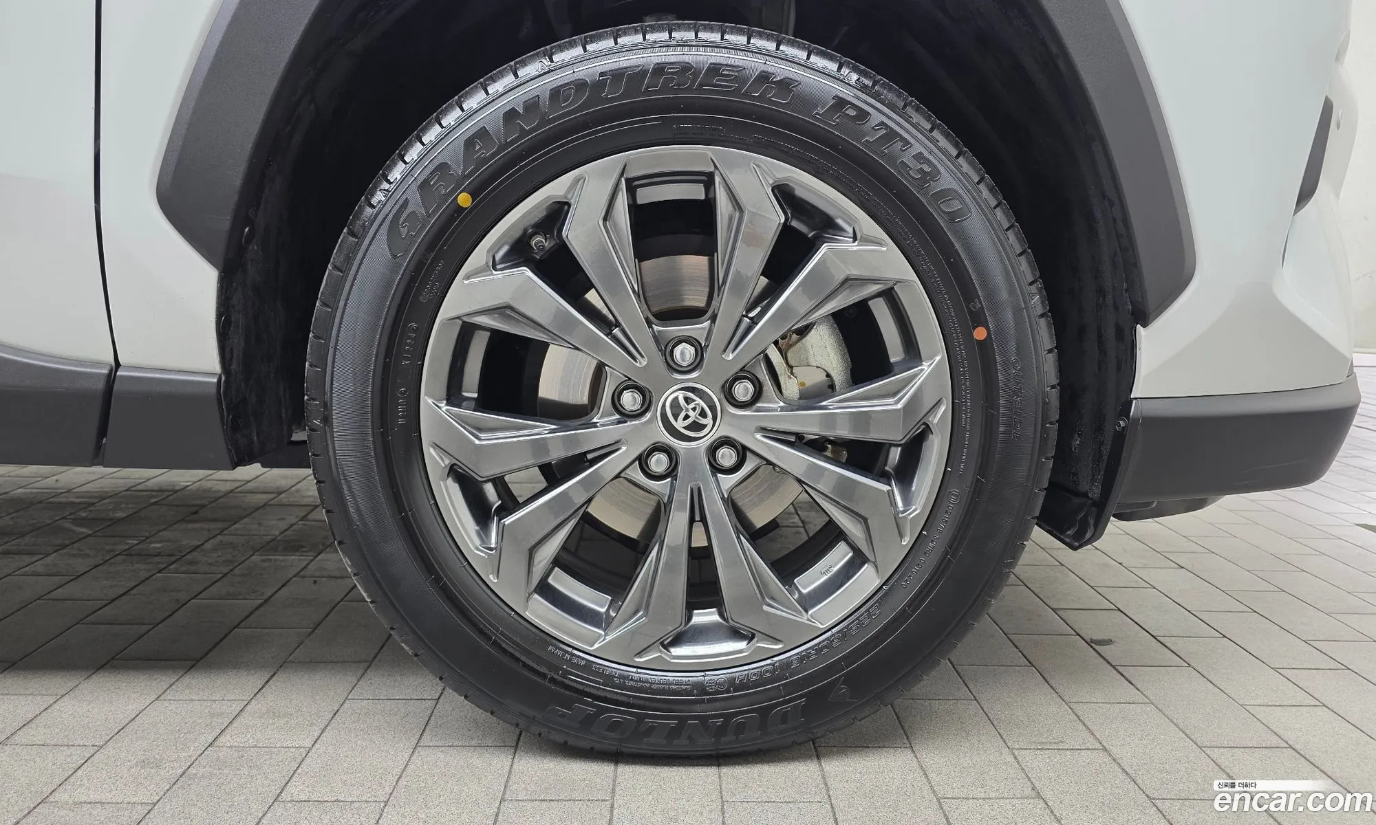 Toyota RAV4 2024 JTMDWRFV7RD583714 — 11
