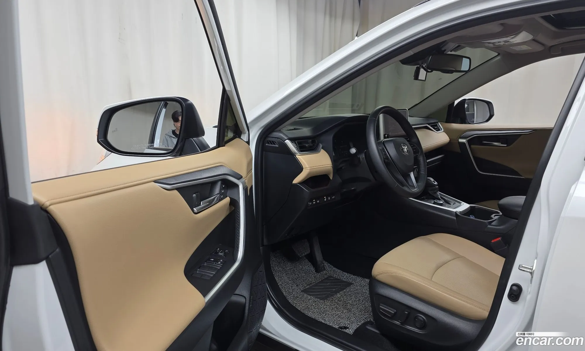 Toyota RAV4 2024 JTMDWRFV7RD583714 — 6