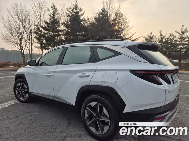 Hyundai Tucson Hybrid 2025 — 13