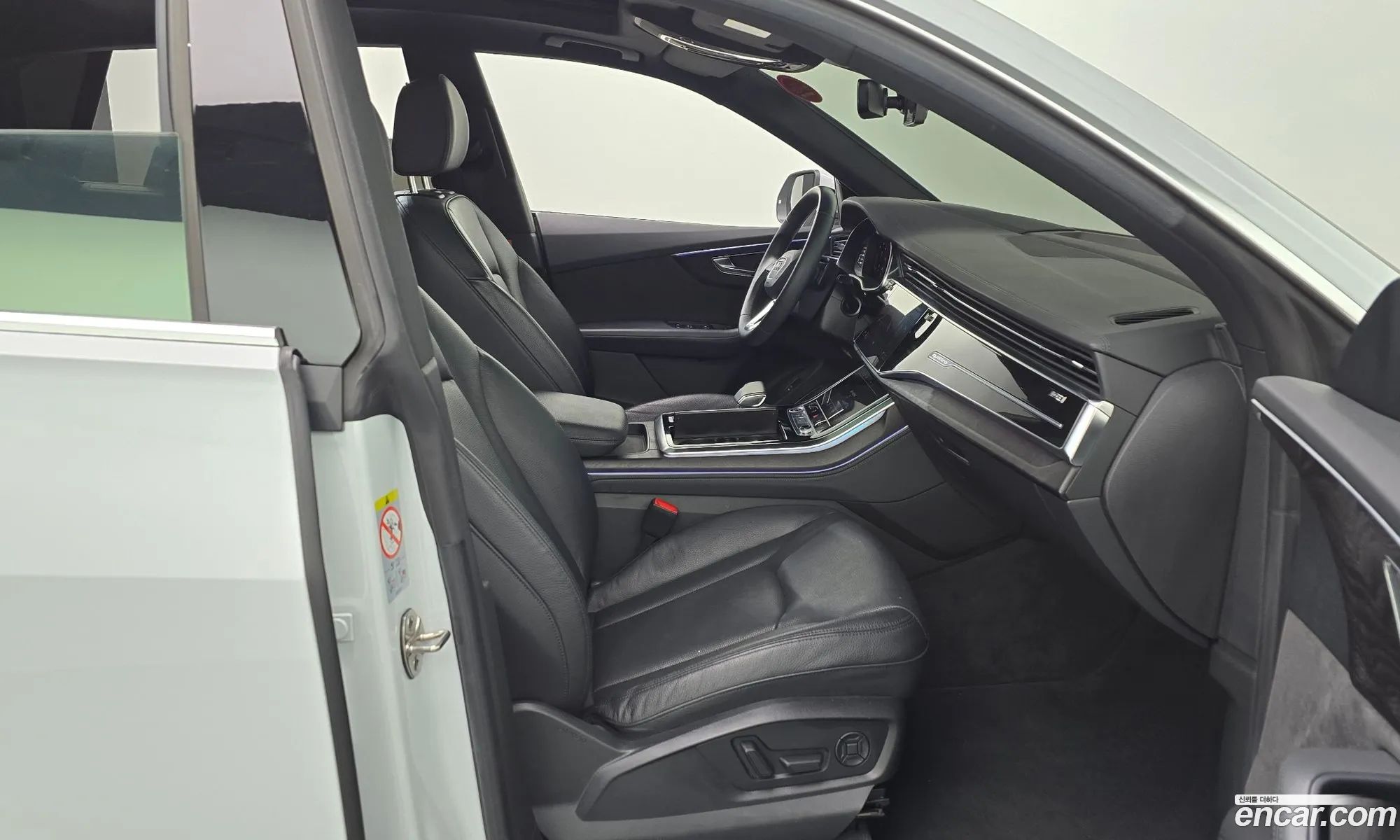 Audi Q8 2021 WAUZZZF19MD043829 — 12