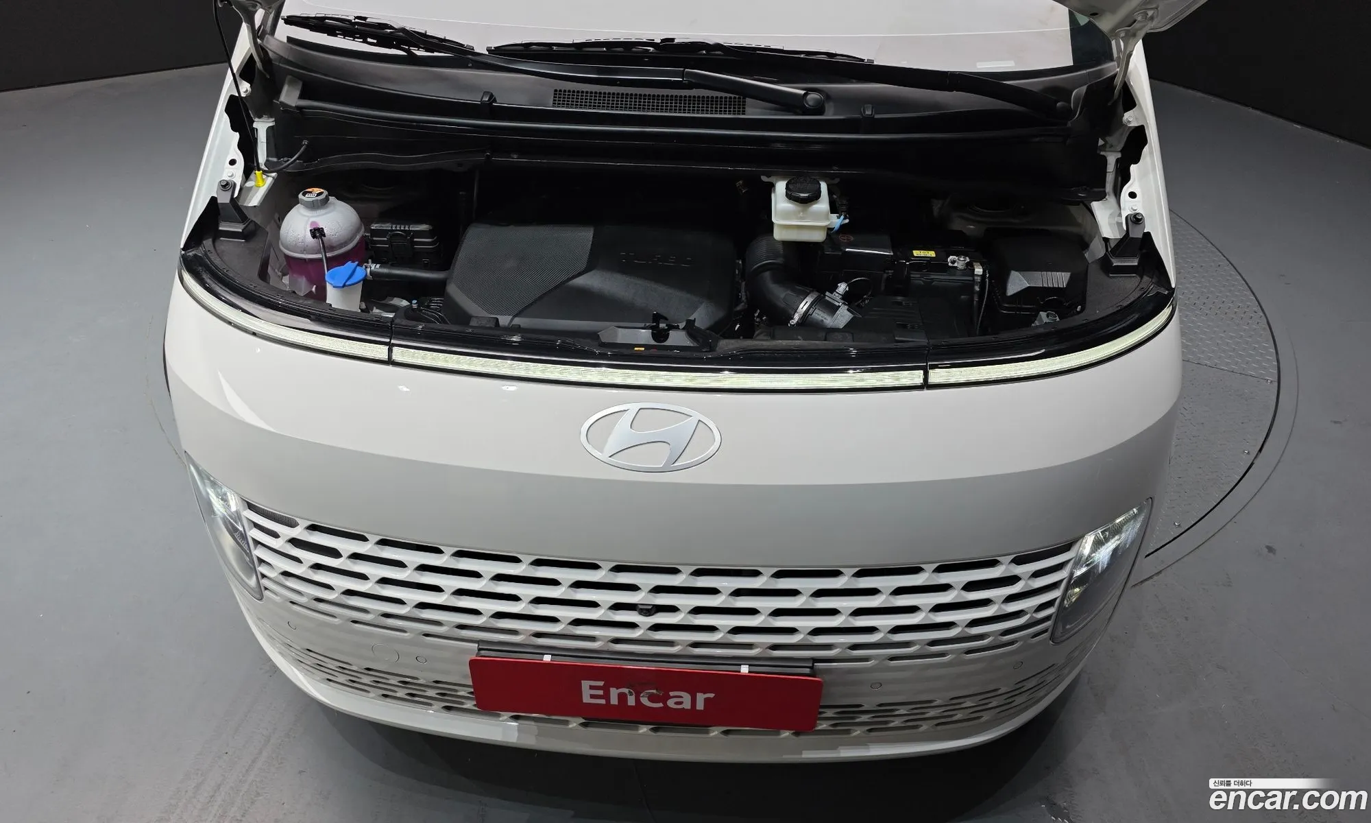 Hyundai Staria 2025 — 10