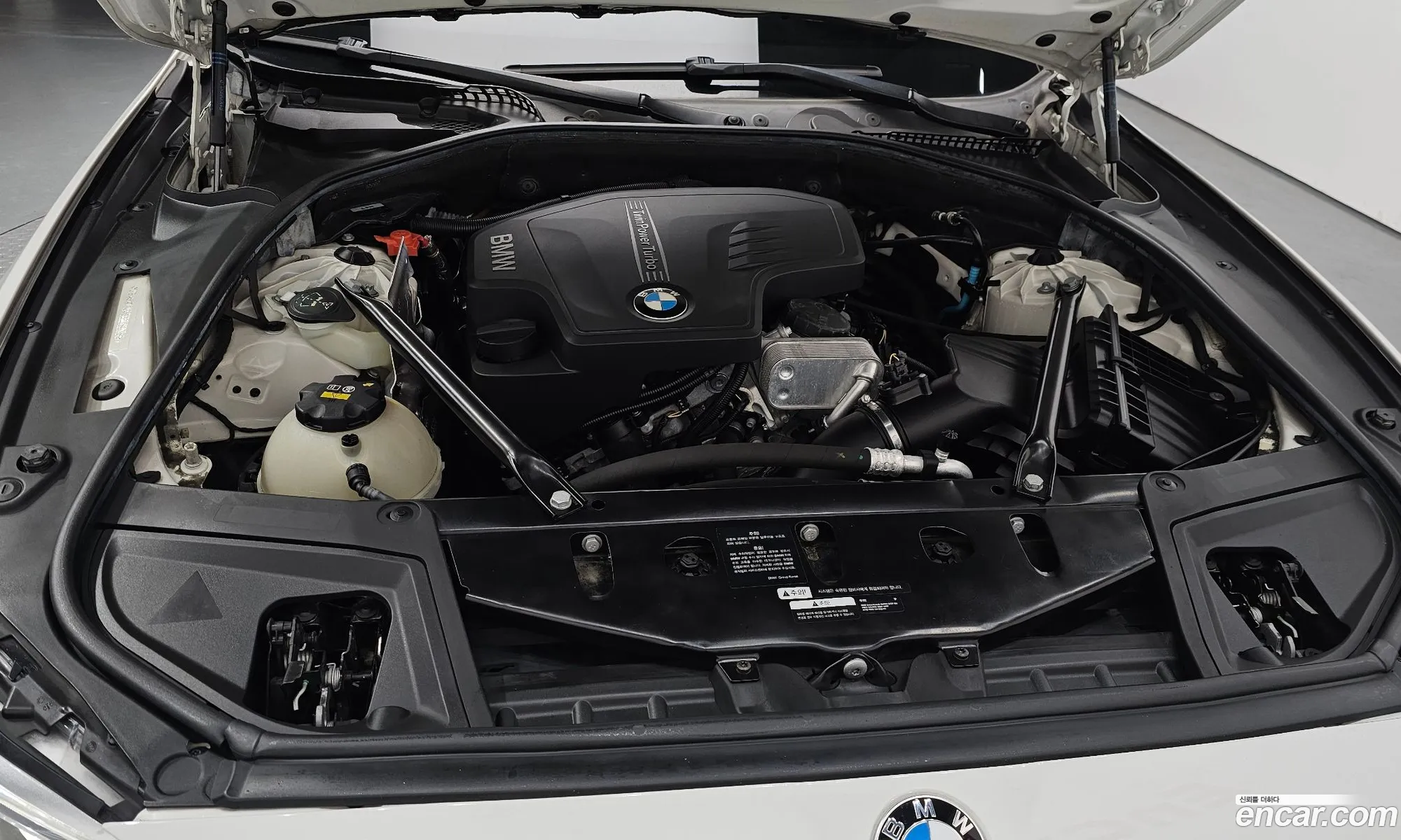 BMW 5 Series 2016 WBA5A7104GG298206 — 17