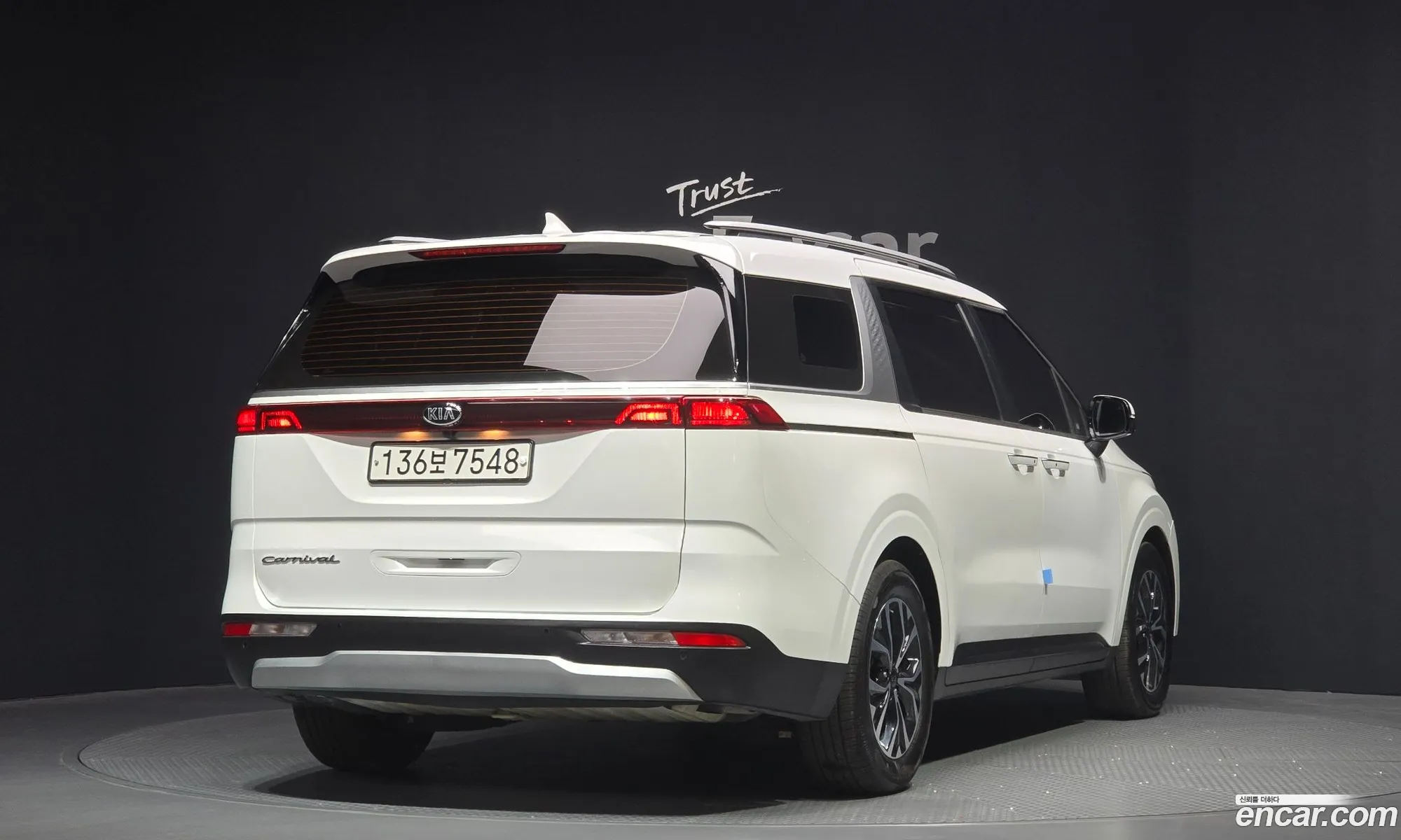 Kia Carnival 2020 KNANB81BBMS008093 — 2