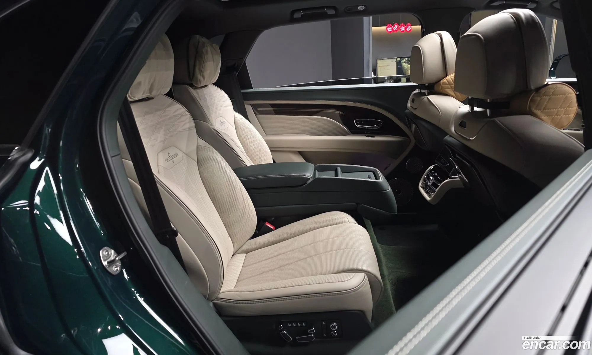Bentley Bentayga 2024 SJAHT14V1RC027100 — 15