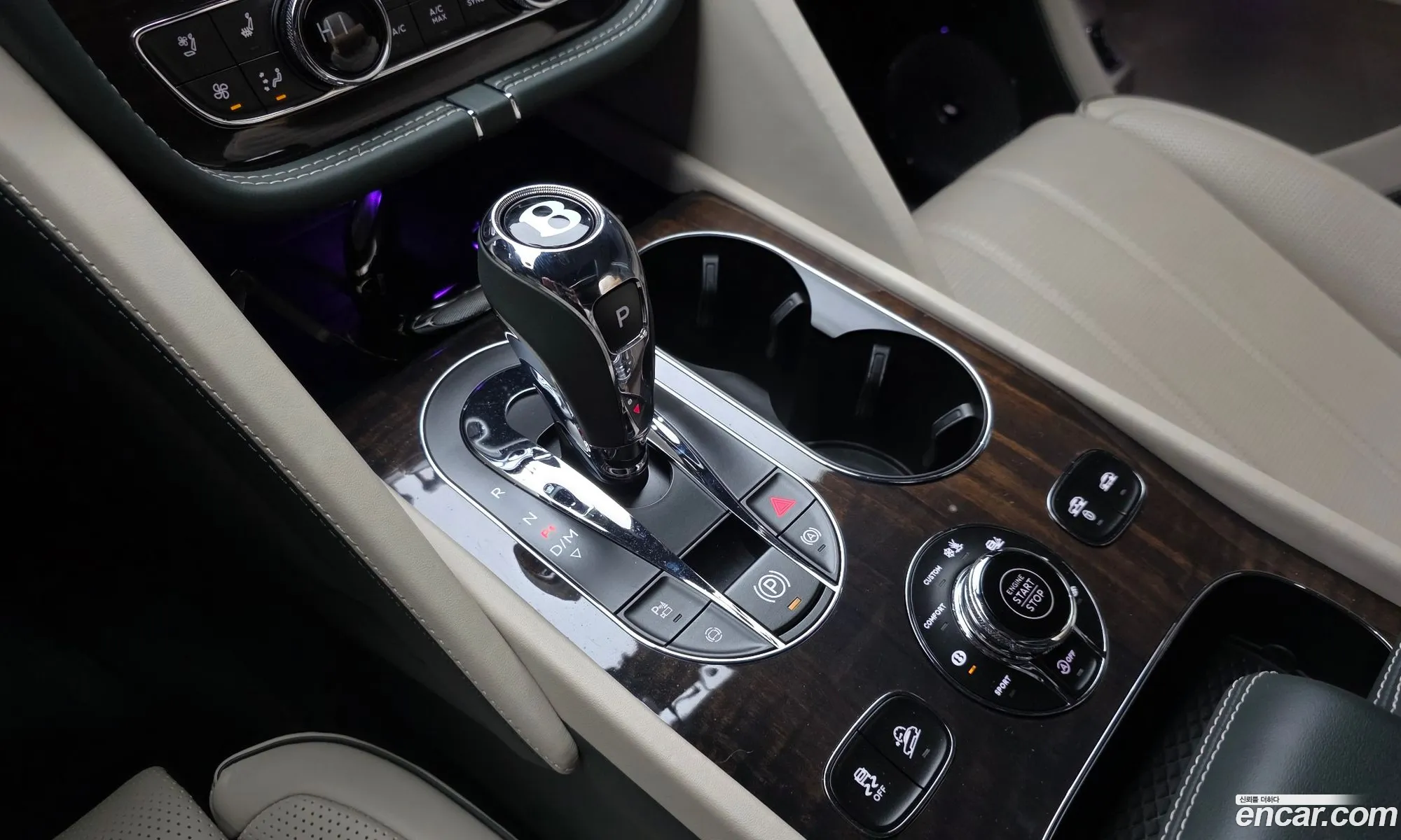 Bentley Bentayga 2024 SJAHT14V1RC027100 — 12