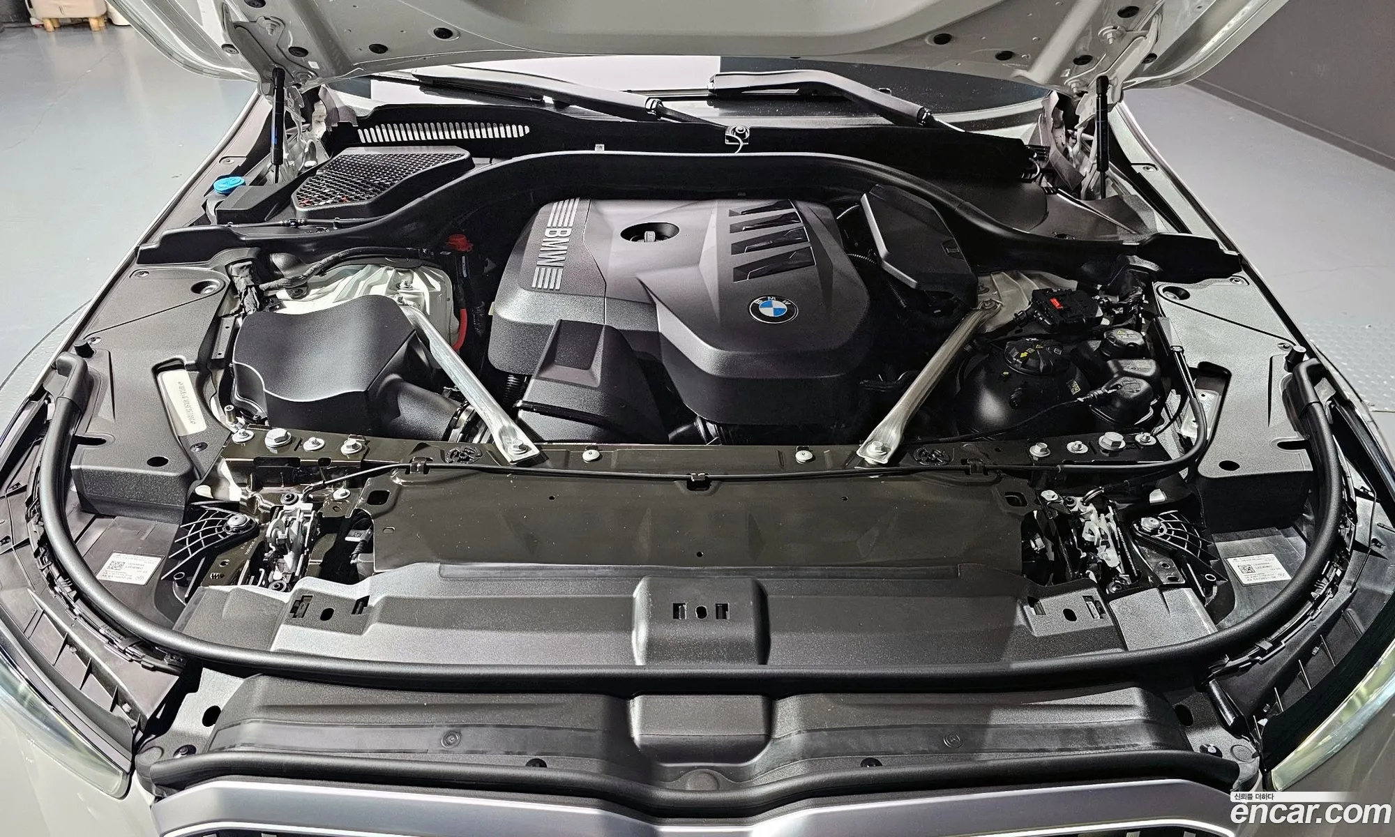 BMW 5 Series 2025 WBA51FJ04SCT67180 — 2