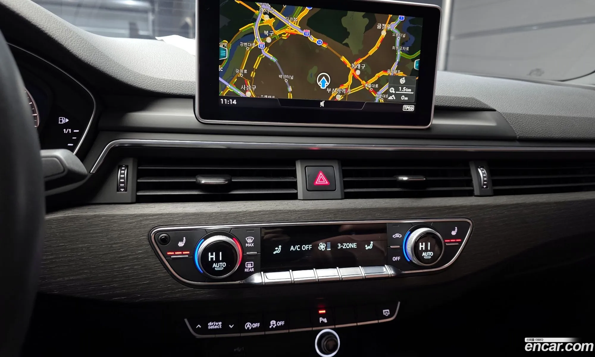 Audi A4 2019 WAUZZZF42KA122655 — 3